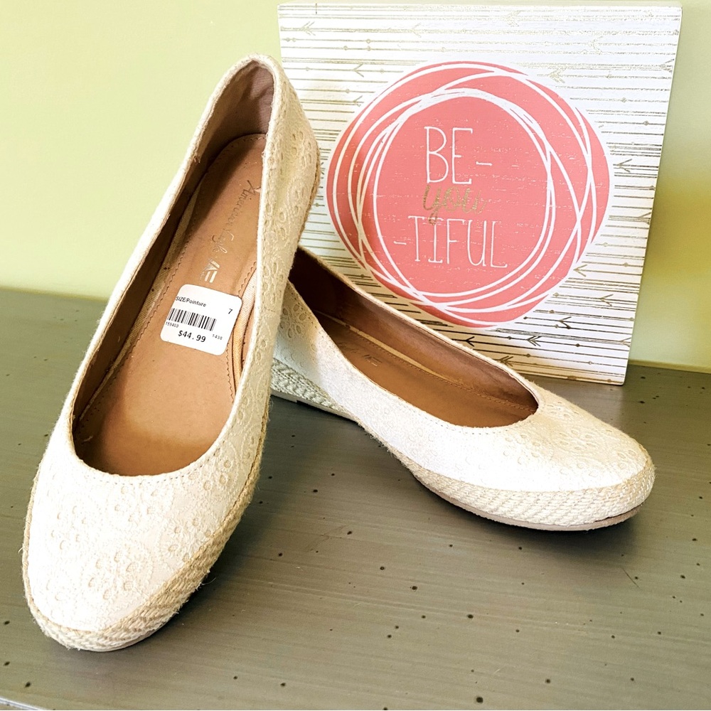 Eyelet wedges
